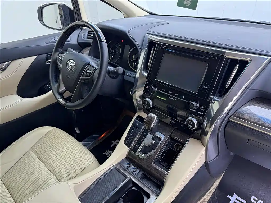 Toyota Alphard 2019 — фото 22