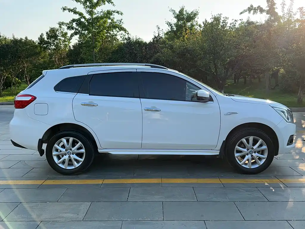 Venucia T70 2015