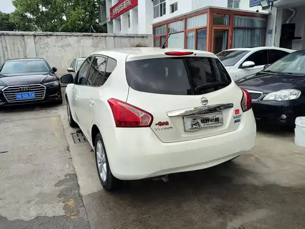 Nissan Tiida 2011
