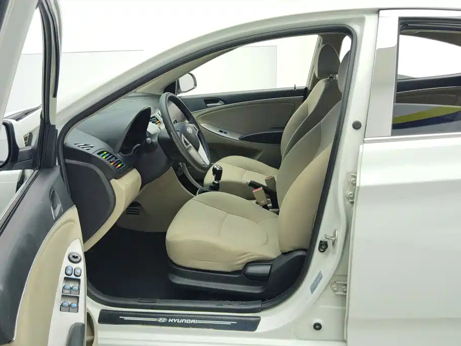 Hyundai Verna 2015 — фото 9