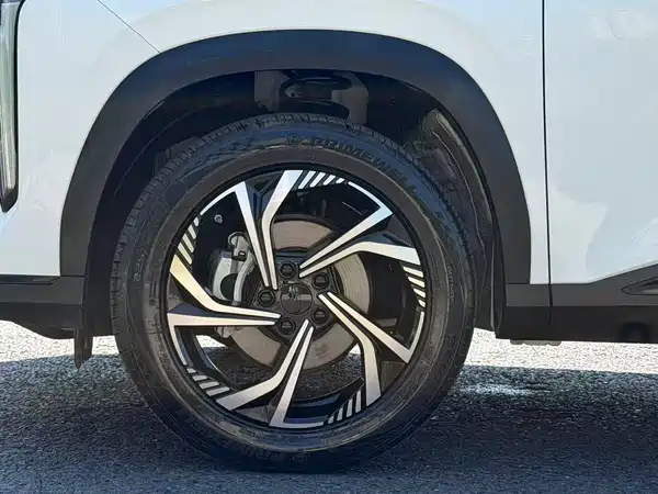 Geely Boyue 2025