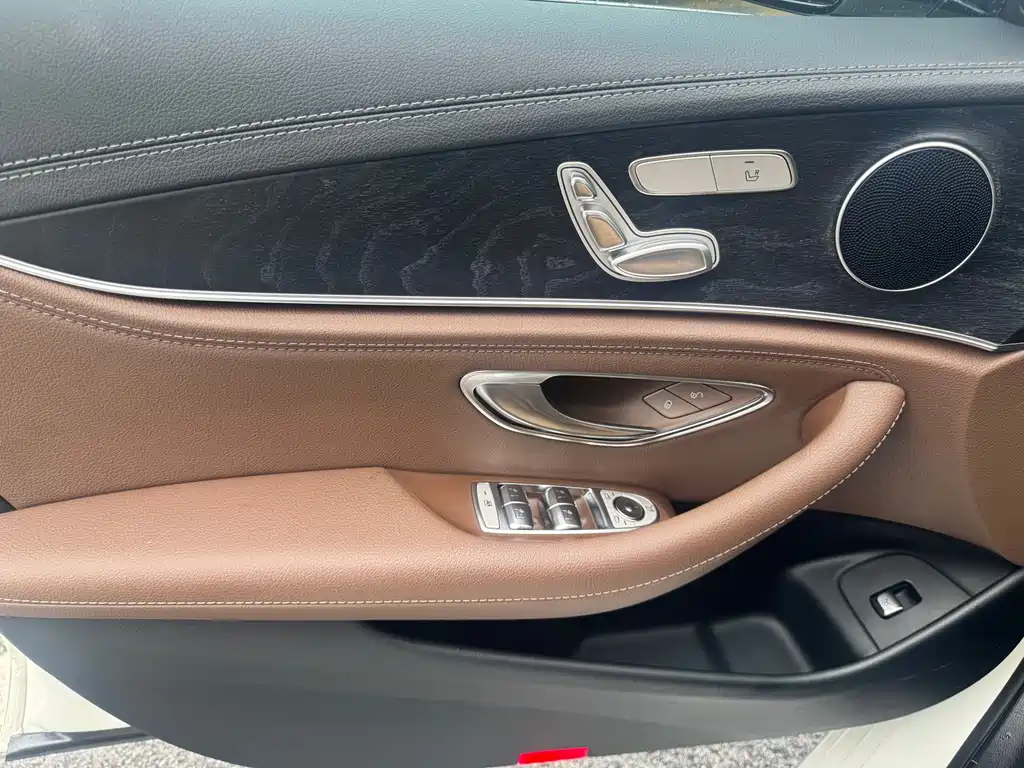 Mercedes-Benz E-Class 2019 — фото 10