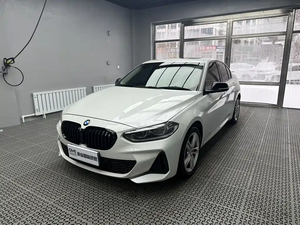 BMW 1 Series 2021 — фото 1