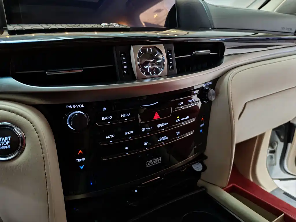 Lexus LX 2018 — фото 15