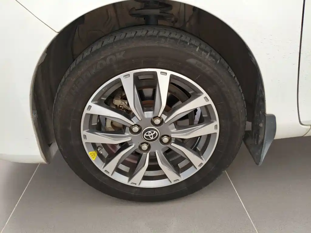 Toyota Yaris L 2018 — фото 25