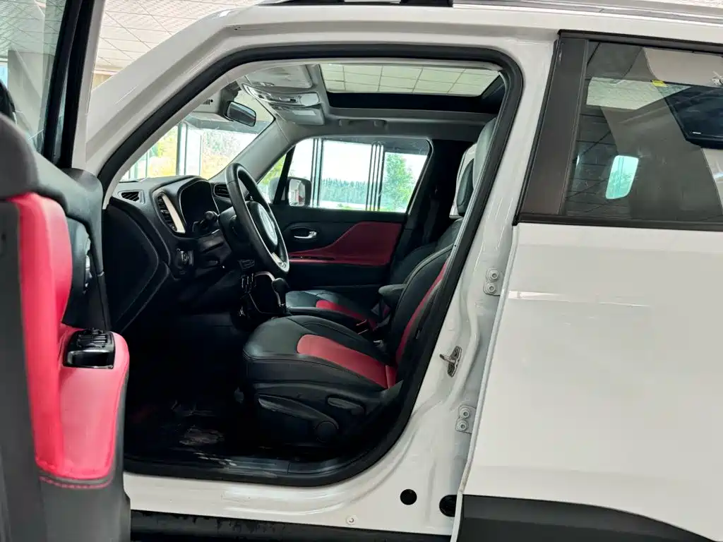 Jeep Renegade 2017 — фото 14