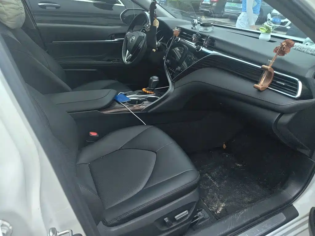 Toyota Camry 2020 — фото 19