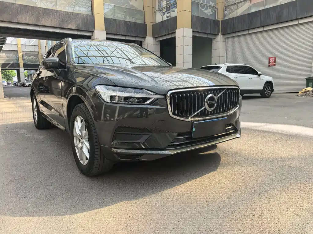 Volvo XC60 2018 — фото 3