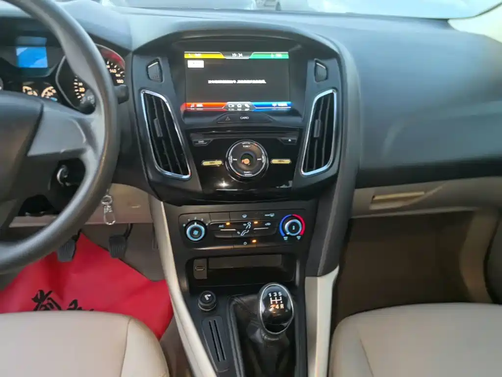 Ford Focus 2016 — фото 13