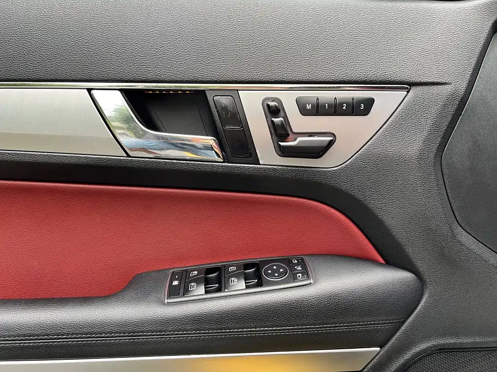 Mercedes-Benz E-Class 2011 — фото 10