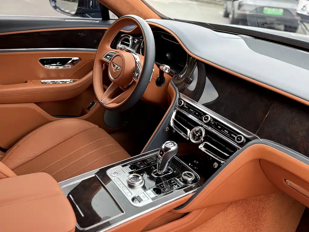 Bentley Flying Spur 2021 — фото 15