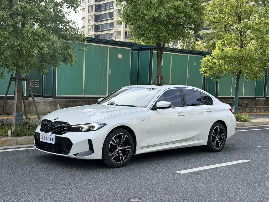 BMW 3 Series 2023 — фото 1