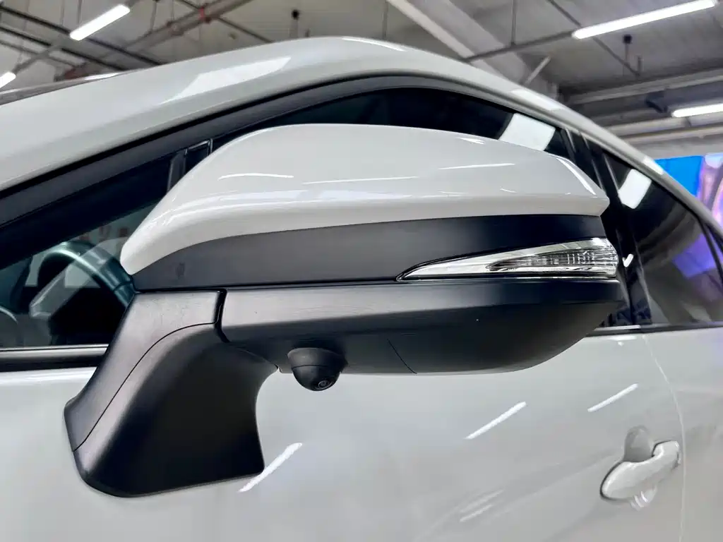 Toyota Venza 2023 — фото 16
