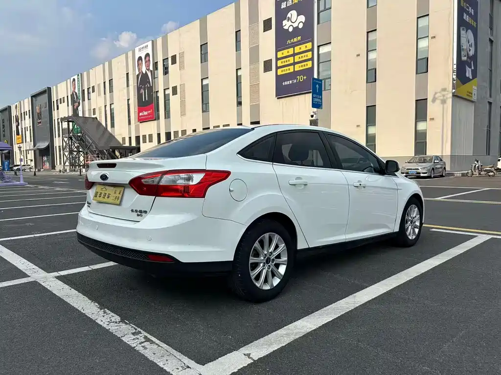 Ford Focus 2014 — фото 14