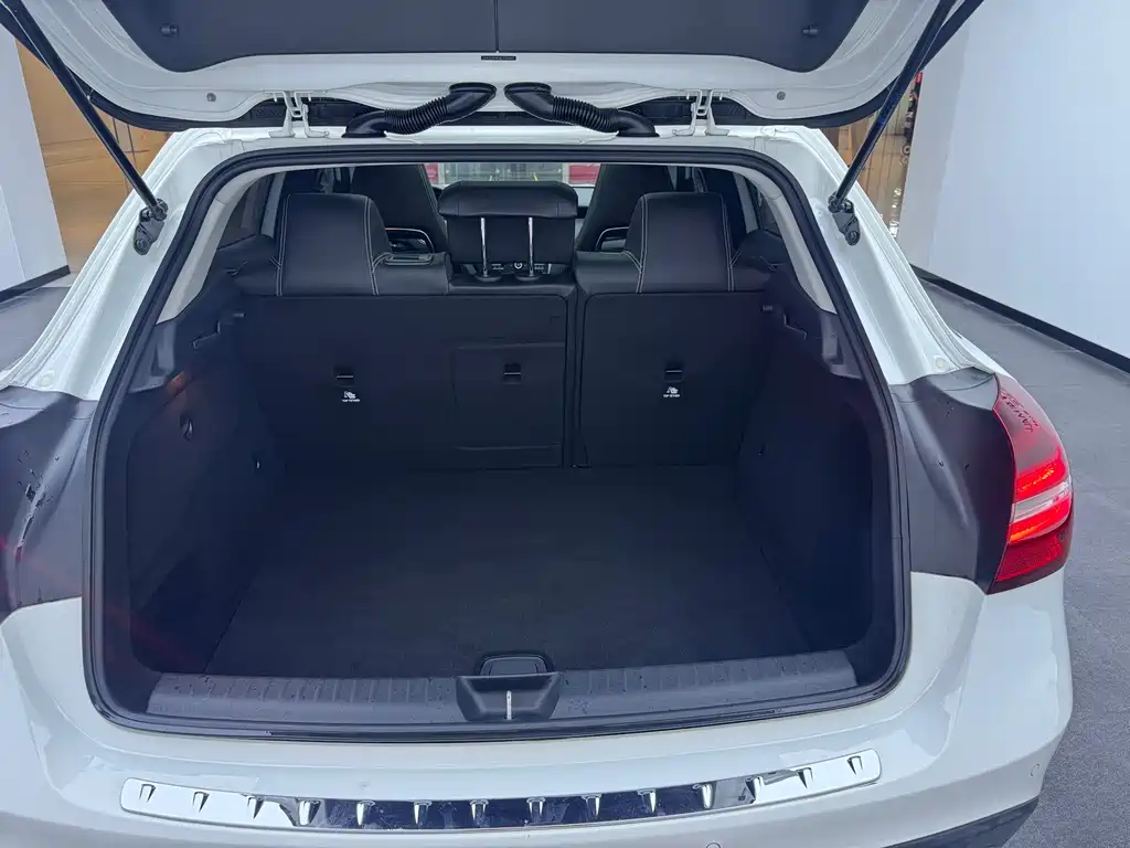 Mercedes-Benz GLA 2018 — фото 16