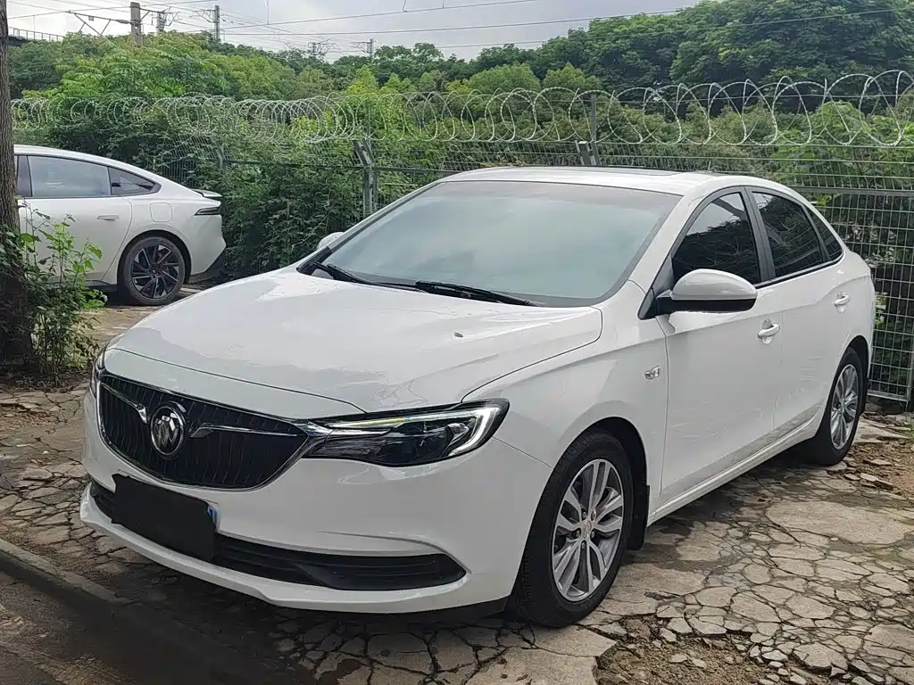 Buick Excelle 2021 — фото 1