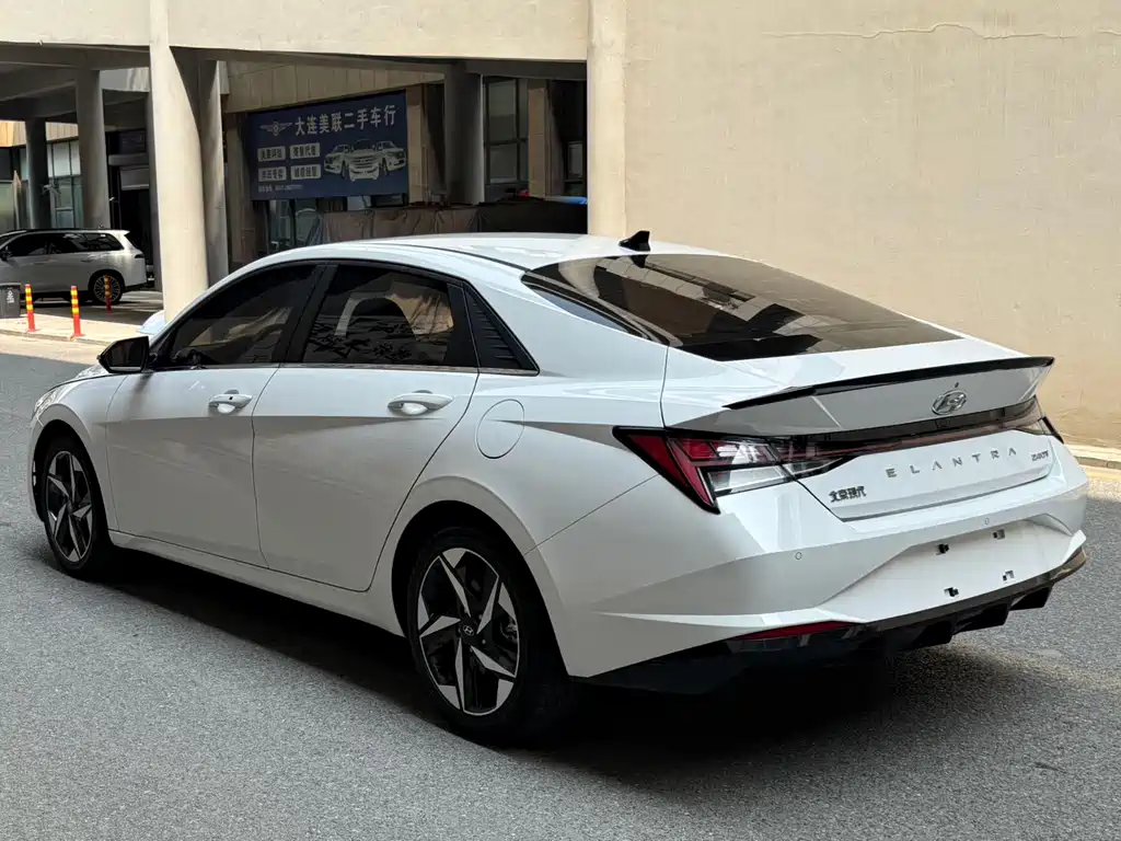 Hyundai Elantra 2021