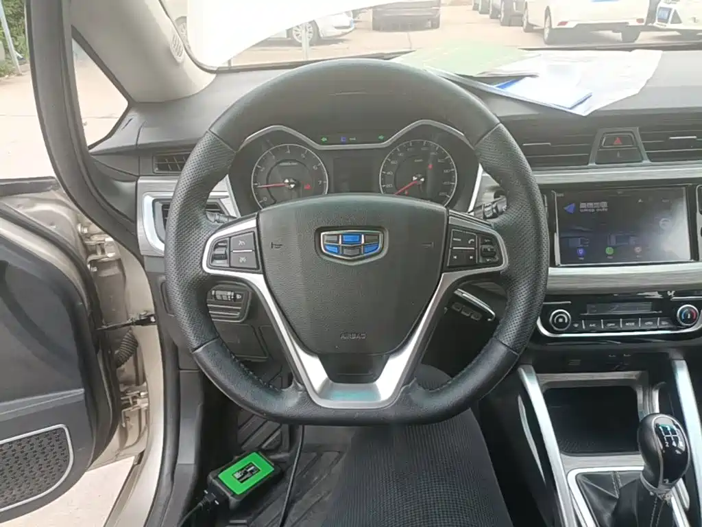 Geely Vision X3 2018 — фото 11