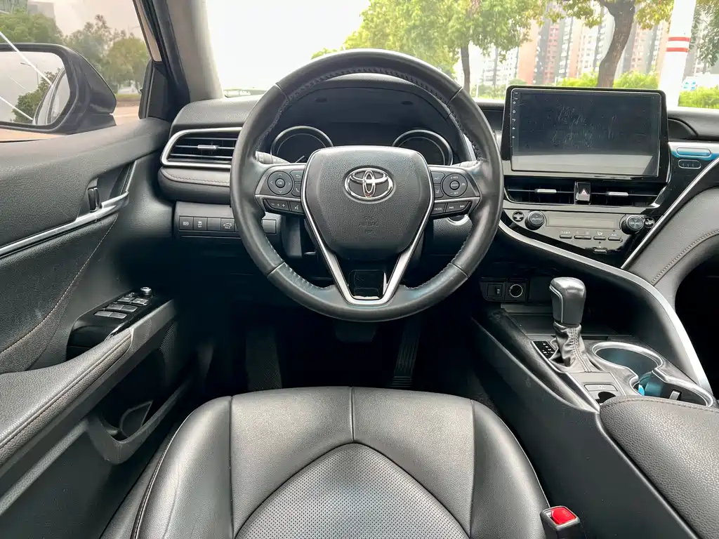 Toyota Camry 2022 — фото 8