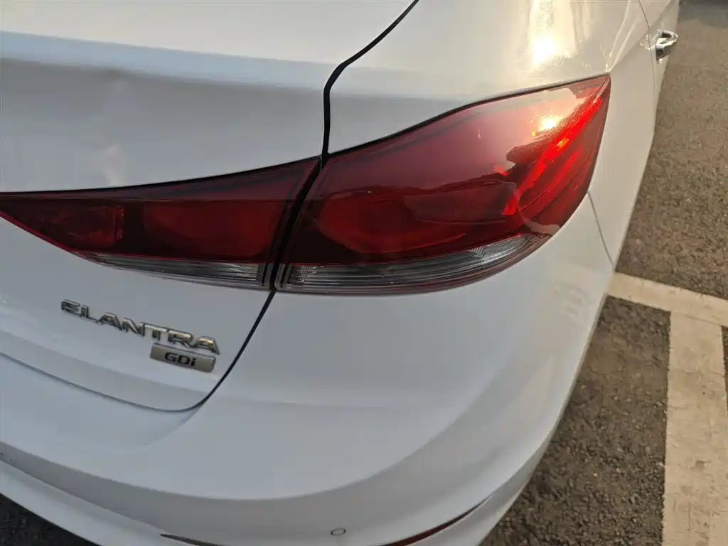 Hyundai Elantra 2019 — фото 24