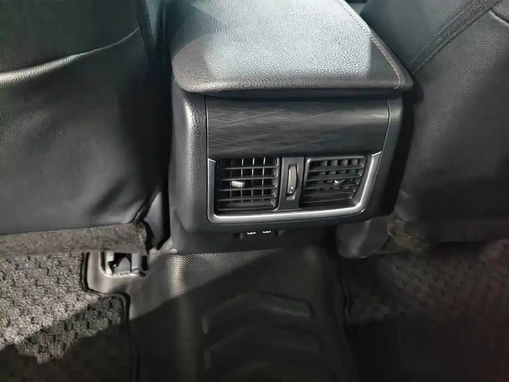 Toyota Camry 2023 — фото 11