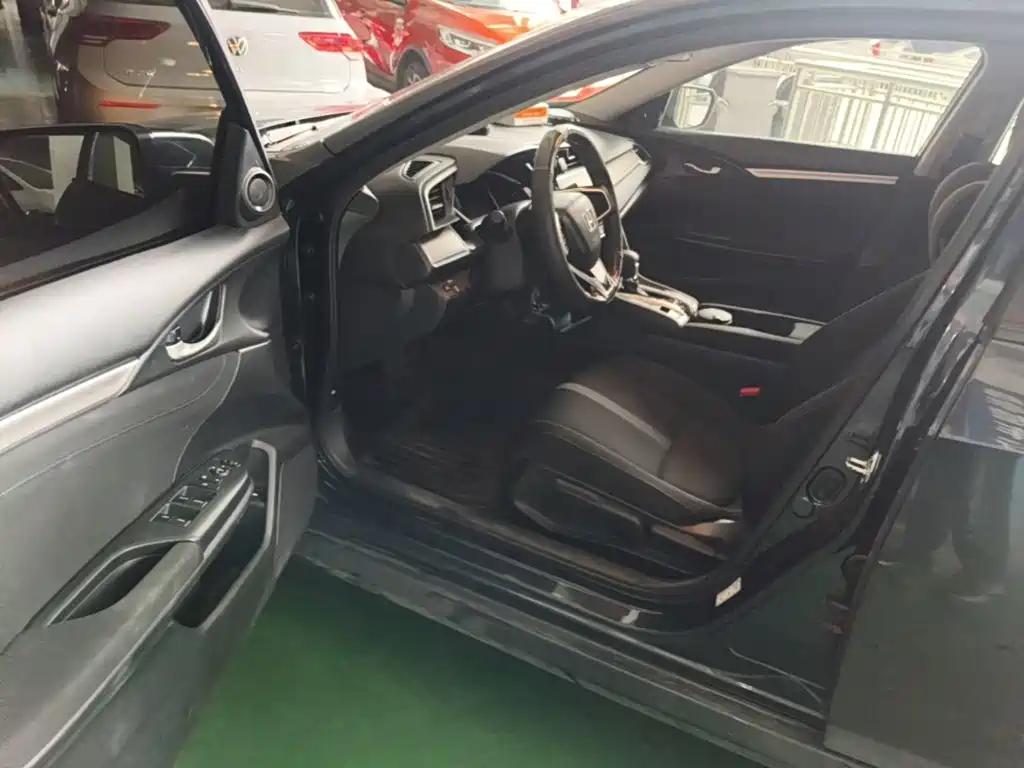 Honda Civic 2019 — фото 16
