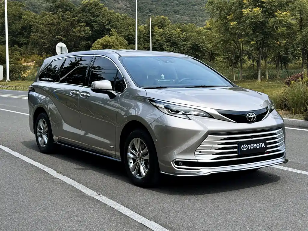 Toyota Sienna 2025 — фото 3