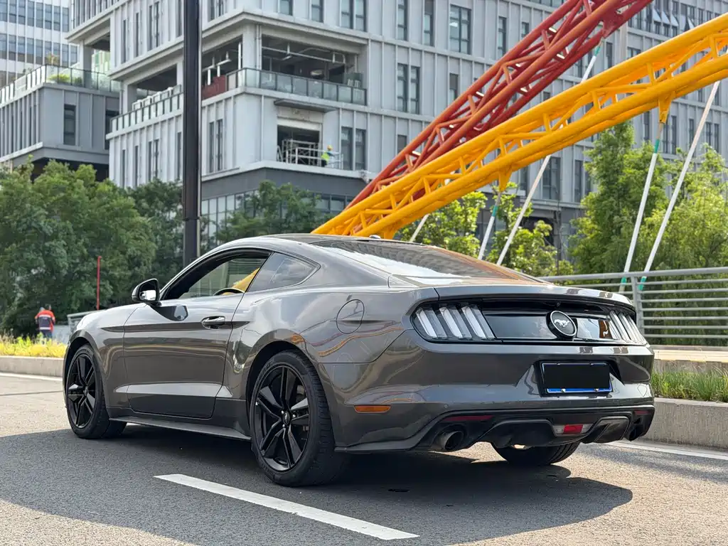 Ford Mustang 2017 — фото 12