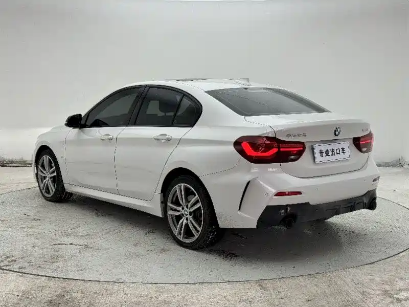 BMW 1 Series 2023 — фото 4