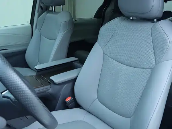 Toyota Granvia 2023