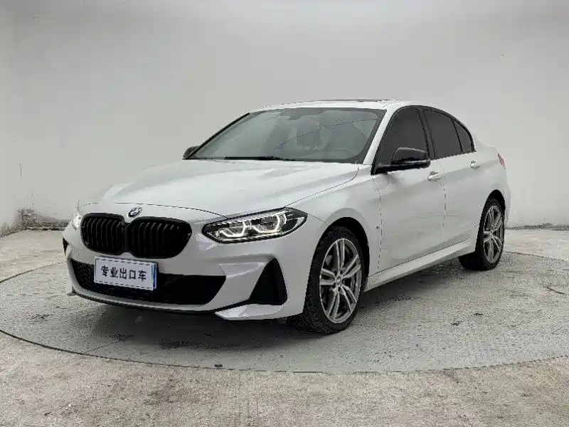 BMW 1 Series 2023 — фото 1