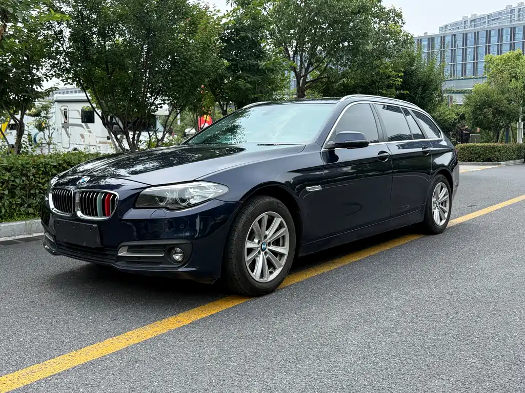 BMW 5 Series 2015 — фото 1