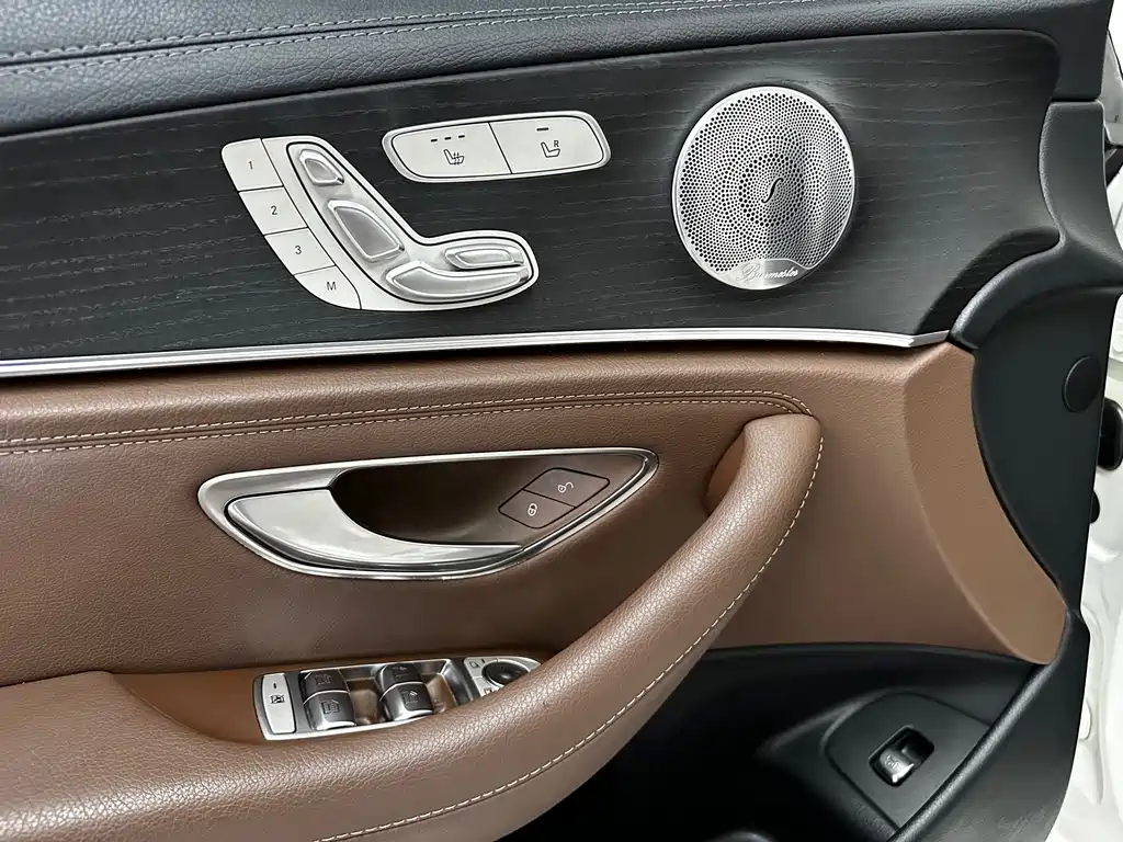 Mercedes-Benz E-Class 2020 — фото 13