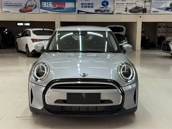 MINI MINI 2023