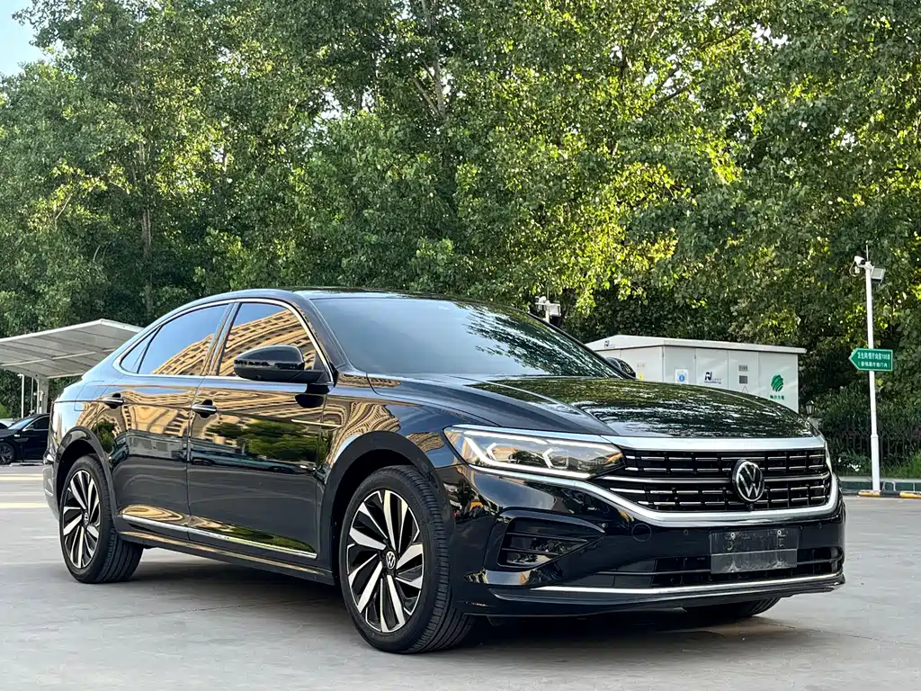 Volkswagen Passat 2023 — фото 3