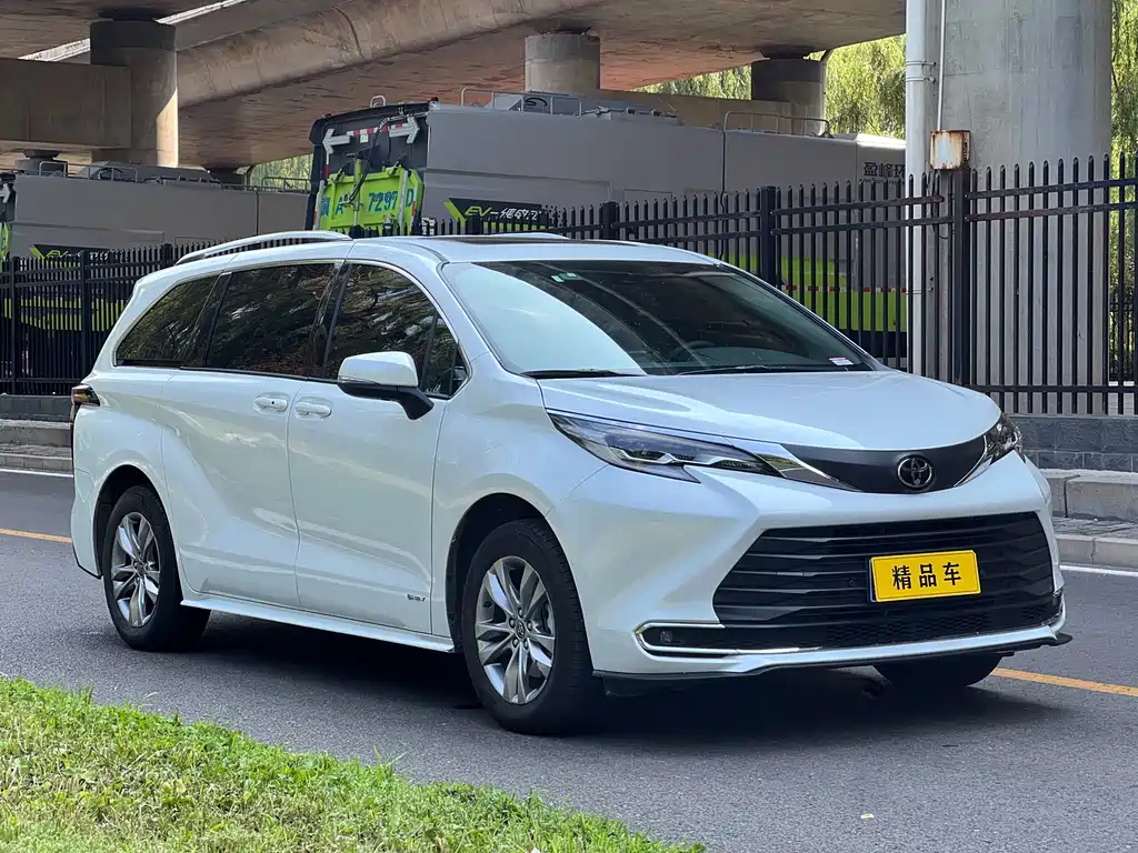 Toyota Sienna 2025