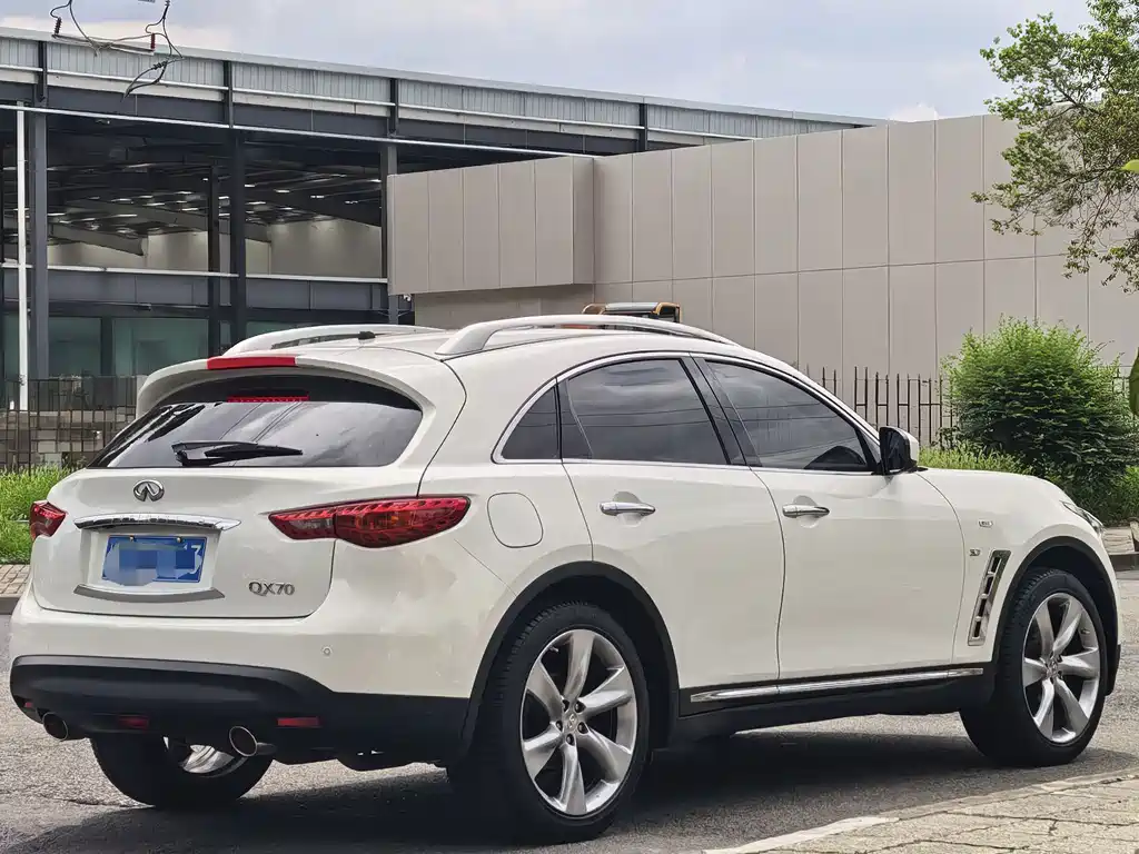 Infiniti QX70 2016