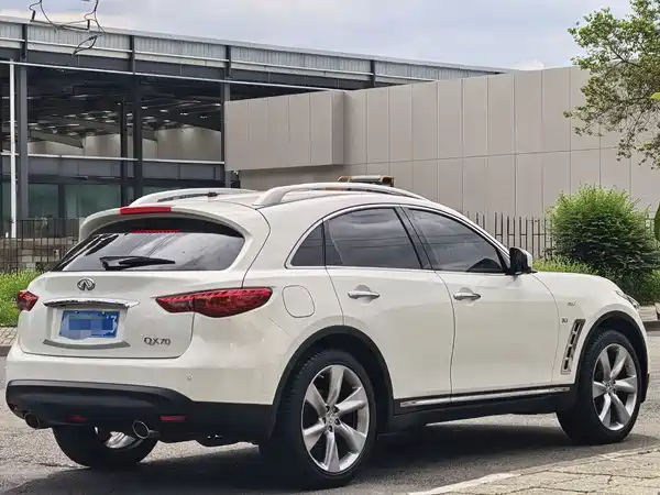Infiniti QX70 2016