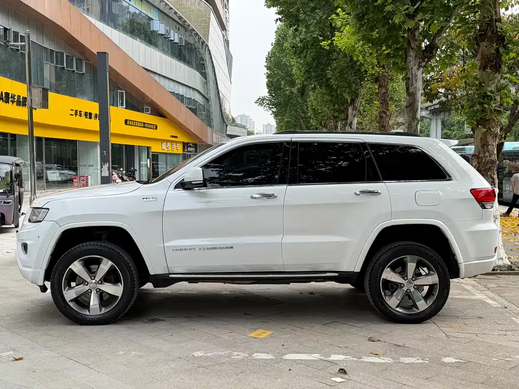 Jeep Grand Cherokee 2016 — фото 4