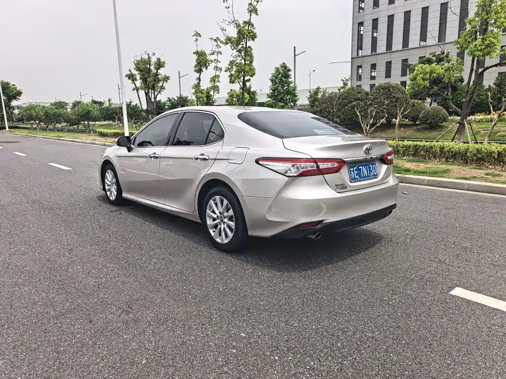 Toyota Camry 2018 — фото 14