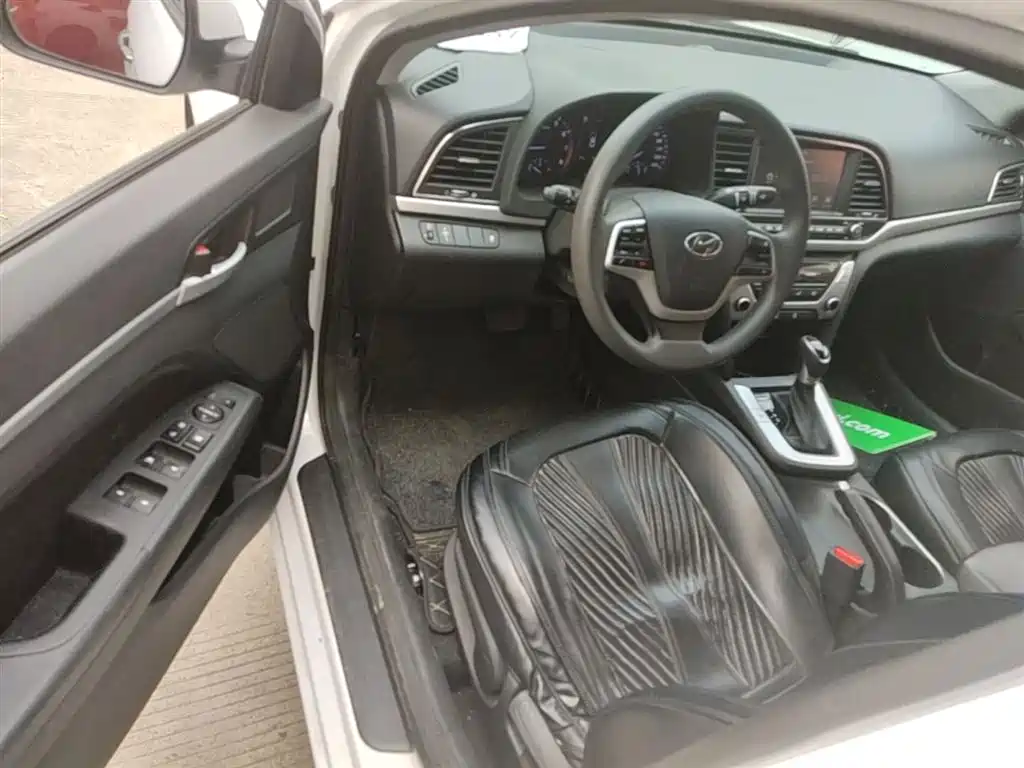Hyundai Elantra 2018 — фото 16