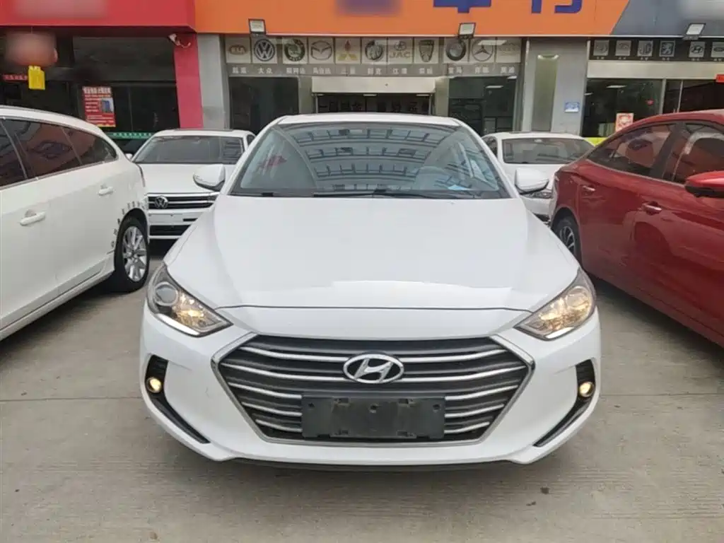 Hyundai Elantra 2018 — фото 3