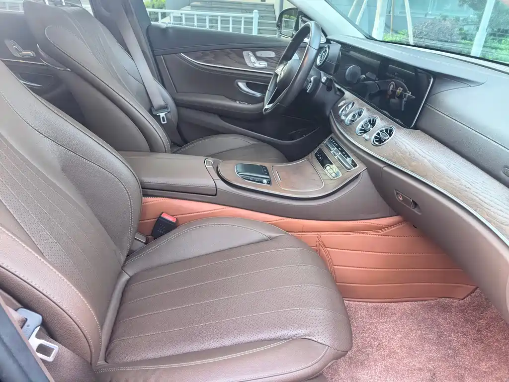 Mercedes-Benz E-Class 2023 — фото 18