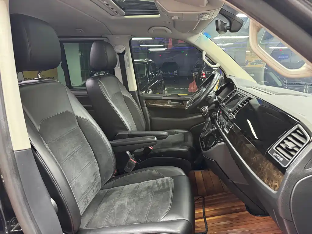 Volkswagen Multivan 2019 — фото 11