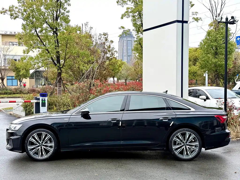 Audi A6L 2022