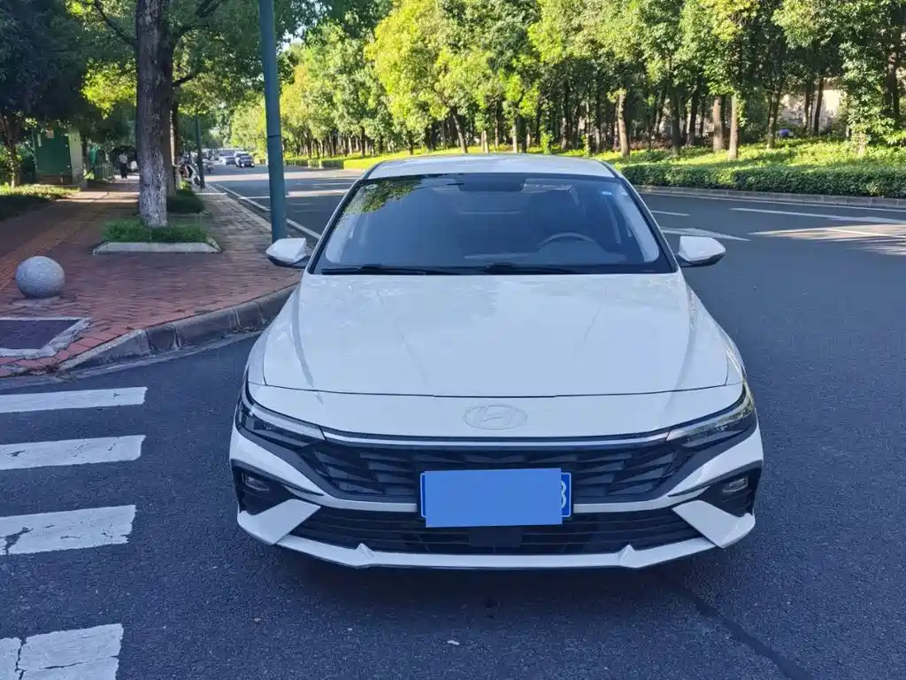 Hyundai Elantra 2022