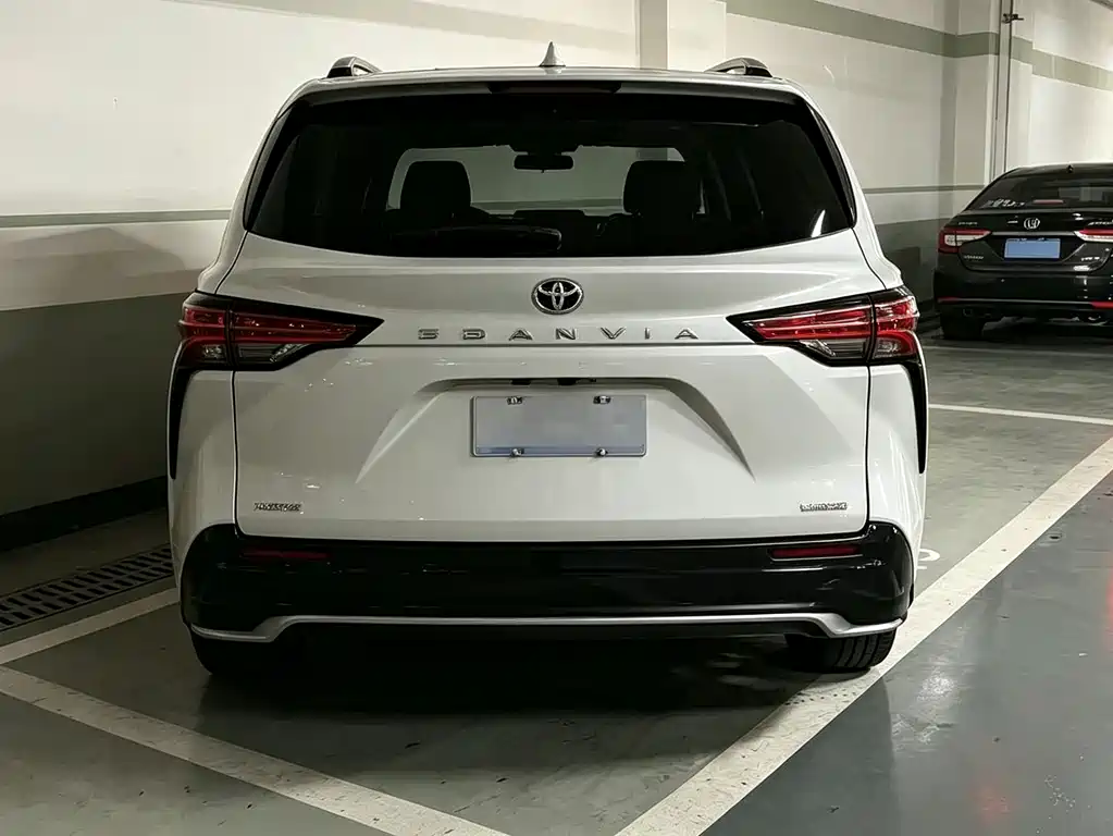 Toyota Granvia 2023
