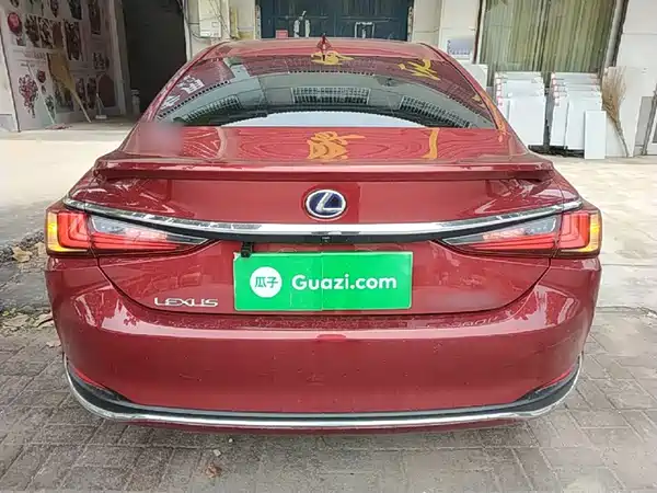 Lexus ES 2020