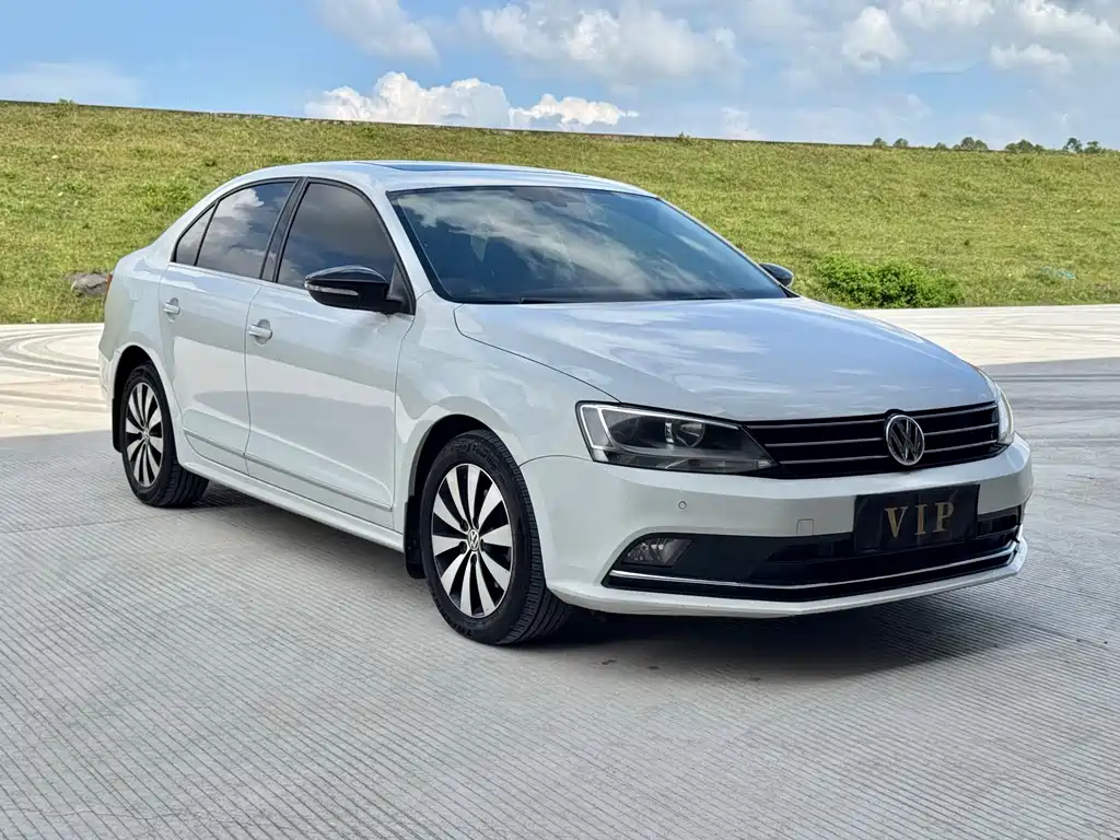 Volkswagen Sagitar 2018