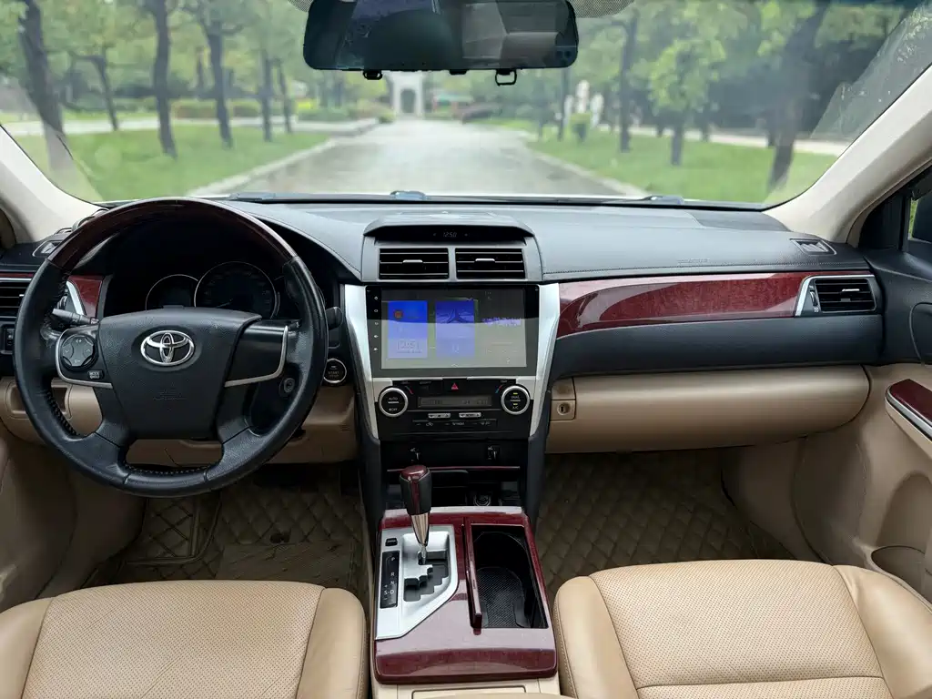 Toyota Camry 2014 — фото 14